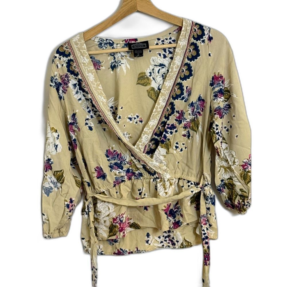 Angie Boho Floral Faux Wrap Top 3/4 Sleeves Tie Waist Sz M EUC / From Buckle BKE